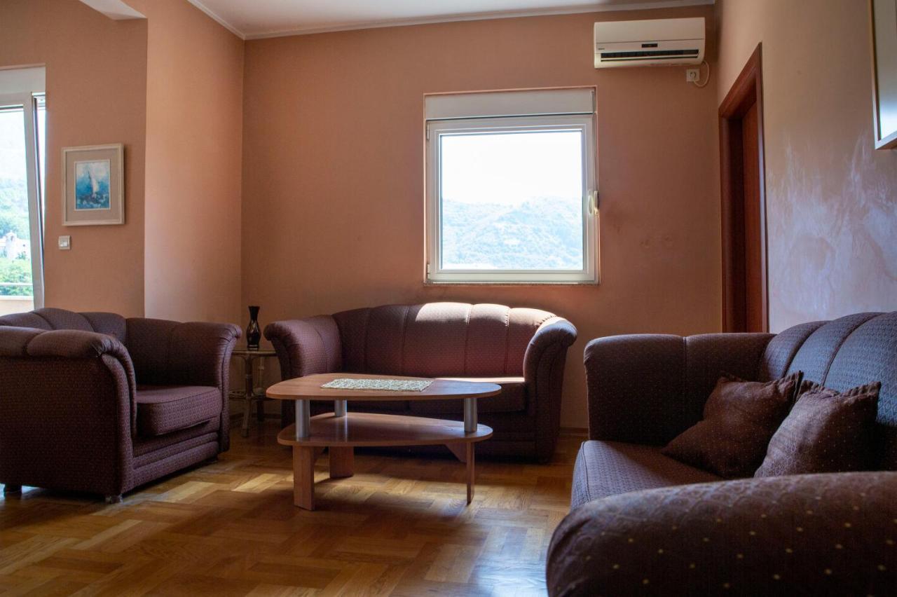 Hidden Oasis In Apartment *